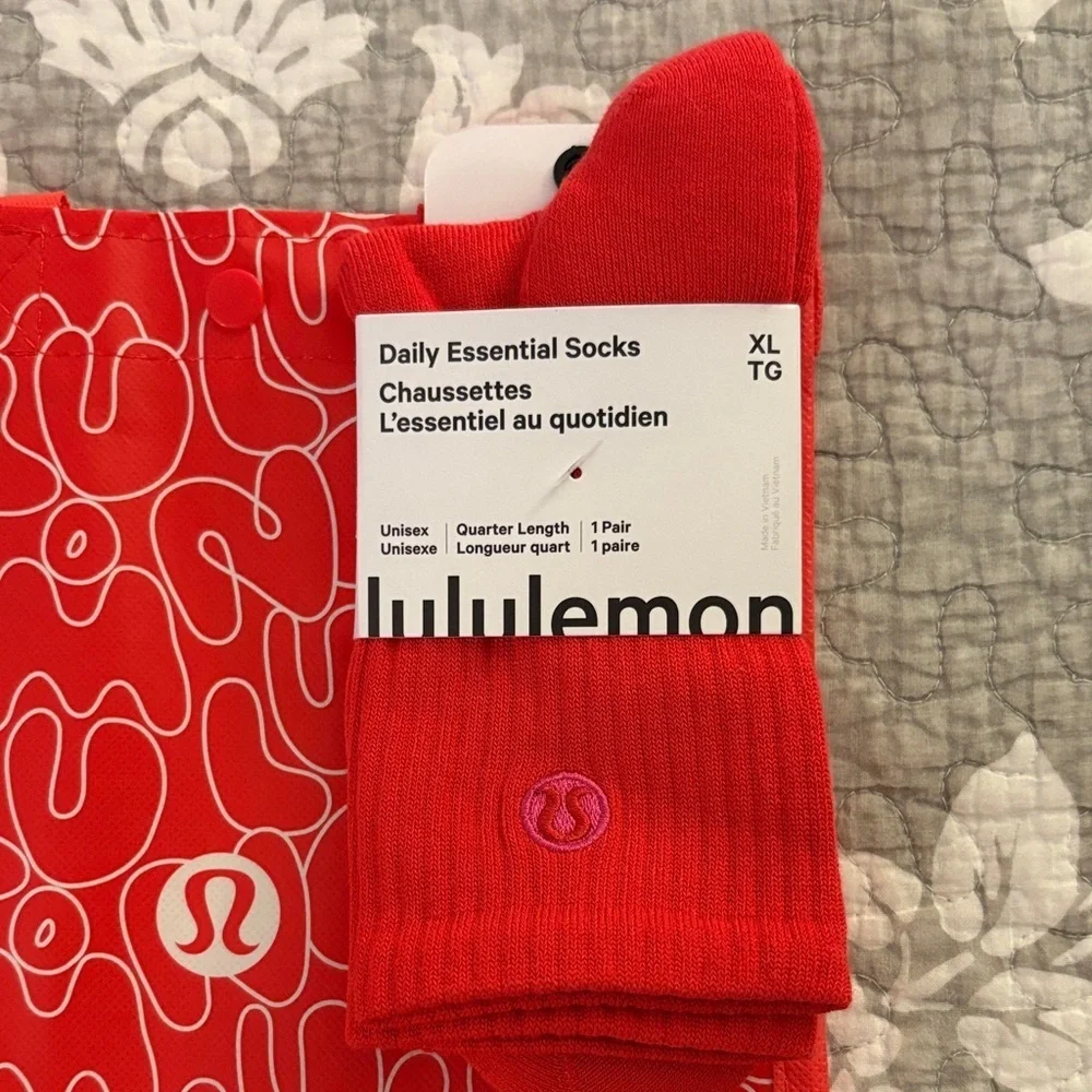 🖤Lululemon Heart Wristlet~Daily Essentials Socks & Lululemon Bubble Shopper~NWT